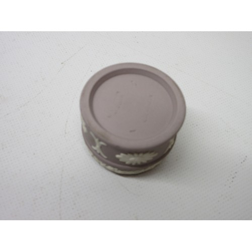 713 - Wedgwood Jasperware pin dishes and trinket boxes incl. Churchill plate; navy trinket box; lilac trin... 