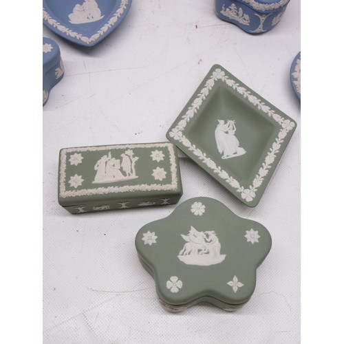 713 - Wedgwood Jasperware pin dishes and trinket boxes incl. Churchill plate; navy trinket box; lilac trin... 