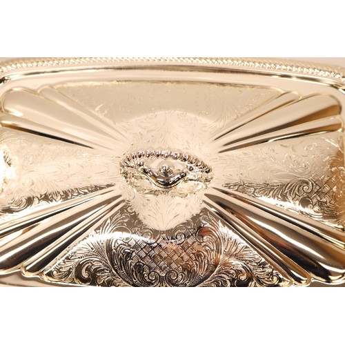 328 - Silver plate incl. The Jeweller's Collection oval serving platter approx. W42cm & matching glass-lin... 