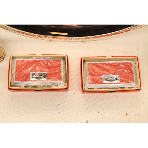 328 - Silver plate incl. The Jeweller's Collection oval serving platter approx. W42cm & matching glass-lin... 