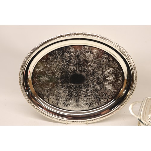 328 - Silver plate incl. The Jeweller's Collection oval serving platter approx. W42cm & matching glass-lin... 