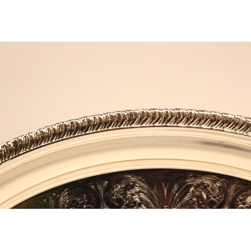 328 - Silver plate incl. The Jeweller's Collection oval serving platter approx. W42cm & matching glass-lin... 