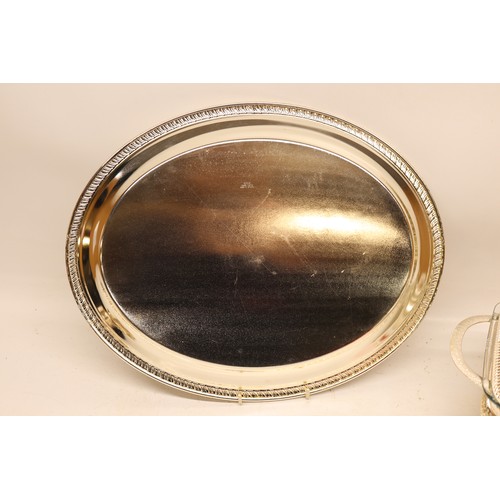 328 - Silver plate incl. The Jeweller's Collection oval serving platter approx. W42cm & matching glass-lin... 