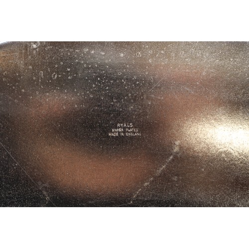 328 - Silver plate incl. The Jeweller's Collection oval serving platter approx. W42cm & matching glass-lin... 