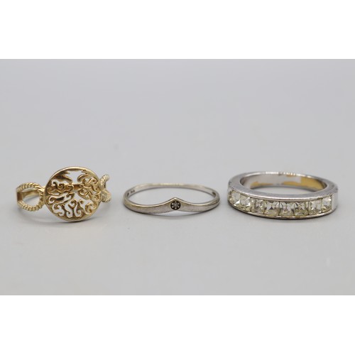 32 - Lot of three rings, comprising a white metal wishbone ring set with a small diamond, weight 0.87g, s... 