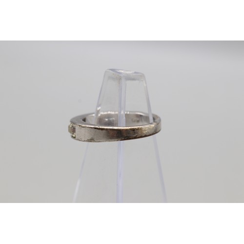 32 - Lot of three rings, comprising a white metal wishbone ring set with a small diamond, weight 0.87g, s... 