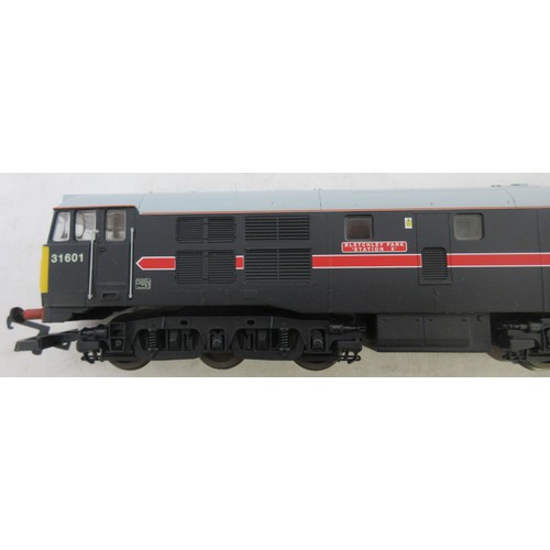 54 - Five OO gauge Class 31 diesel locomotives by Lima to incl. 'Cricklewood', 'Ashford', Mainline, 'Blet... 