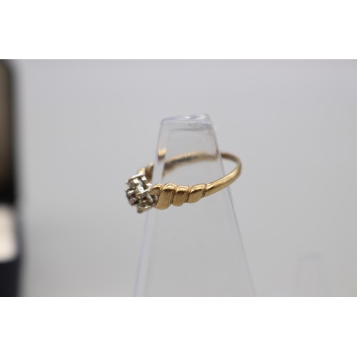 48 - Lot of two 9ct yellow gold amethyst rings, comprising a hallmarked 9ct yellow gold flower set amethy... 