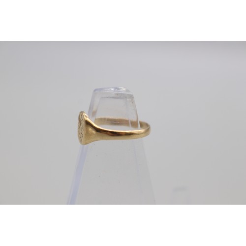 53 - Lot of two hallmarked 9ct yellow gold rings, comprising a small oval cameo ring with split shoulders... 