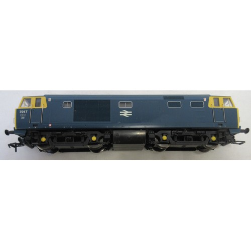 51 - Two OO gauge diesel electric locomotive models by Heljan to incl. 2x Class 35 'Hymek' locomotives (1... 