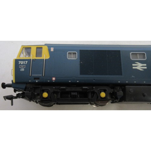 51 - Two OO gauge diesel electric locomotive models by Heljan to incl. 2x Class 35 'Hymek' locomotives (1... 
