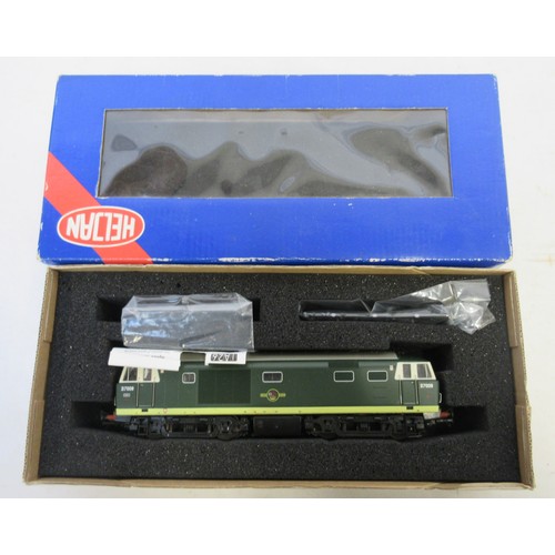 51 - Two OO gauge diesel electric locomotive models by Heljan to incl. 2x Class 35 'Hymek' locomotives (1... 