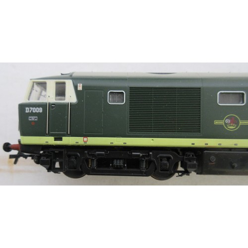 51 - Two OO gauge diesel electric locomotive models by Heljan to incl. 2x Class 35 'Hymek' locomotives (1... 