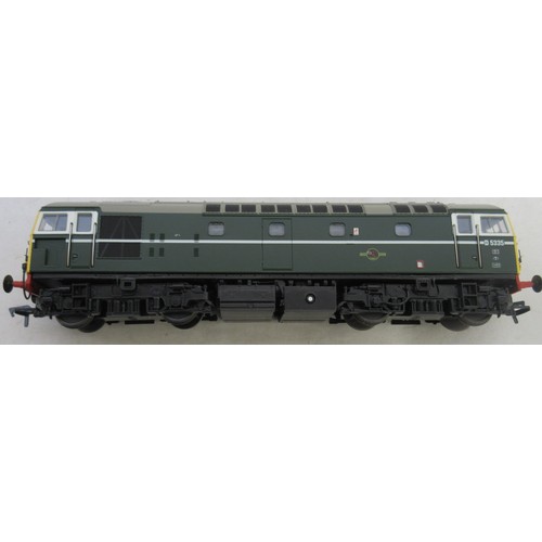 49 - Three OO gauge diesel electric locomotive models by Heljan to incl. 1x D8529 BR Blue (full yellow en... 