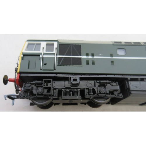 49 - Three OO gauge diesel electric locomotive models by Heljan to incl. 1x D8529 BR Blue (full yellow en... 