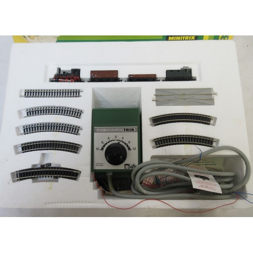 35 - Collection of N gauge Mintrix electric steam and diesel locomotives and starter set (appears complet... 