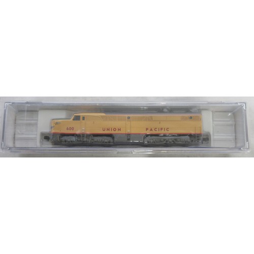 30 - Eight boxed American N gauge electric steam locomotive models from various makers incl. Rivarossi, C... 