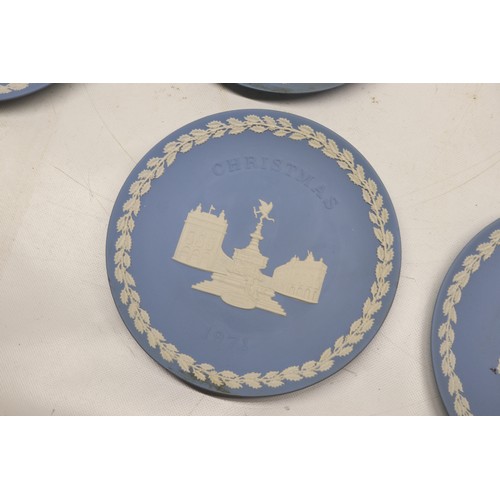 825 - Collection of Wedgwood Jasperware; three green vases, max H13cm; trinket box; Christmas plates from ... 