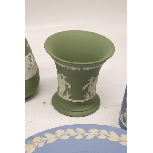 825 - Collection of Wedgwood Jasperware; three green vases, max H13cm; trinket box; Christmas plates from ... 