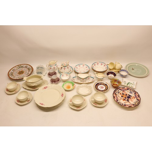 827 - Collection of tea sets; incl. Rosenthal Sanssouci pink roses dinner plates x4, saucers x4, soup dish... 