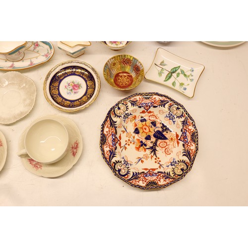 827 - Collection of tea sets; incl. Rosenthal Sanssouci pink roses dinner plates x4, saucers x4, soup dish... 