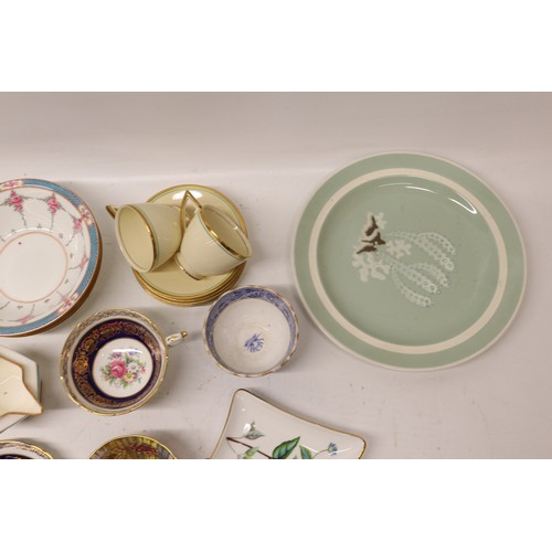 827 - Collection of tea sets; incl. Rosenthal Sanssouci pink roses dinner plates x4, saucers x4, soup dish... 