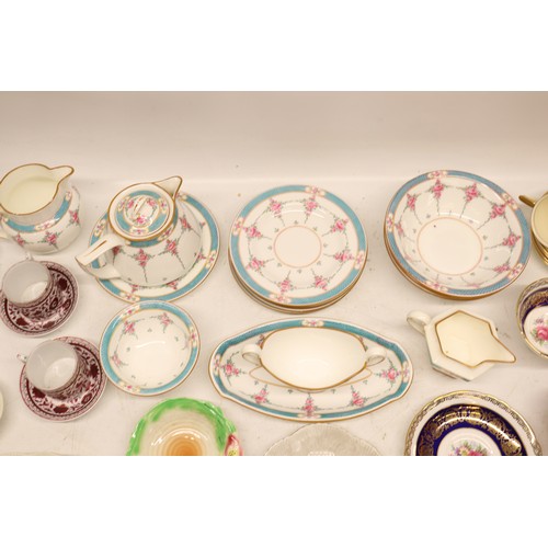 827 - Collection of tea sets; incl. Rosenthal Sanssouci pink roses dinner plates x4, saucers x4, soup dish... 