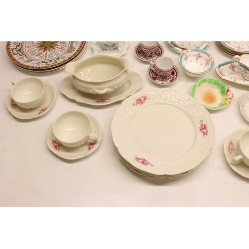 827 - Collection of tea sets; incl. Rosenthal Sanssouci pink roses dinner plates x4, saucers x4, soup dish... 