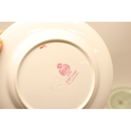 827 - Collection of tea sets; incl. Rosenthal Sanssouci pink roses dinner plates x4, saucers x4, soup dish... 