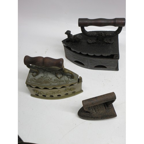 Assorted metalware incl. Gueury French Force/Forge scales, 10 Kilos ...