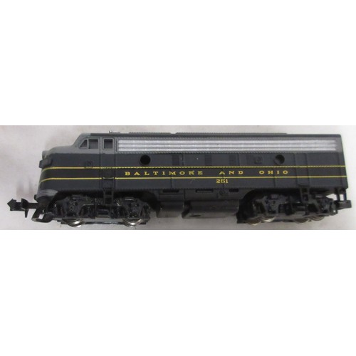 31 - N gauge metal USRA 4-6-2 Pacific 'Baltimore & Ohio' steam locomotive by Model power, also incl. Norf... 