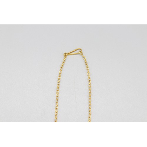 14 - Stamped 18ct yellow gold intaglio pendant featuring carved green agate with Aphrodite figure, in a s... 