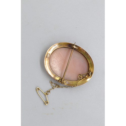 19 - Stamped 9ct yellow gold cameo brooch depicting Diana, Goddess of the Moon, in a stamped 9ct yellow g... 