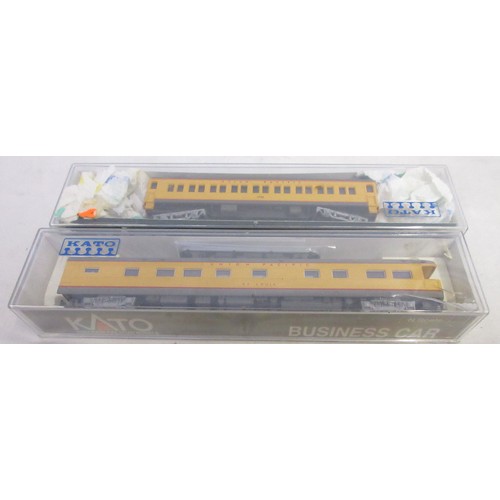 36 - Assorted collection of boxed N gauge railway coaches from various makers incl. Bachmann, Atlas, Riva... 