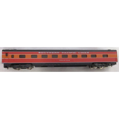 36 - Assorted collection of boxed N gauge railway coaches from various makers incl. Bachmann, Atlas, Riva... 