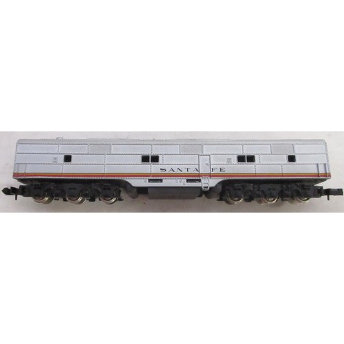 37 - Assorted collection of boxed American N gauge railway coaches/cars mostly from Bachmann and Con-Cor ... 