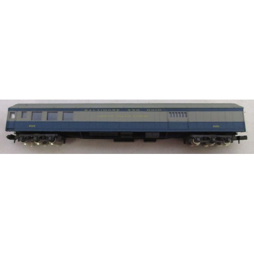 39 - Assorted collection of boxed American N gauge railway coaches mostly from Rivarossi, Atlas and Con-C... 