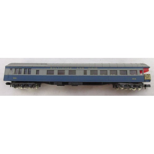 39 - Assorted collection of boxed American N gauge railway coaches mostly from Rivarossi, Atlas and Con-C... 