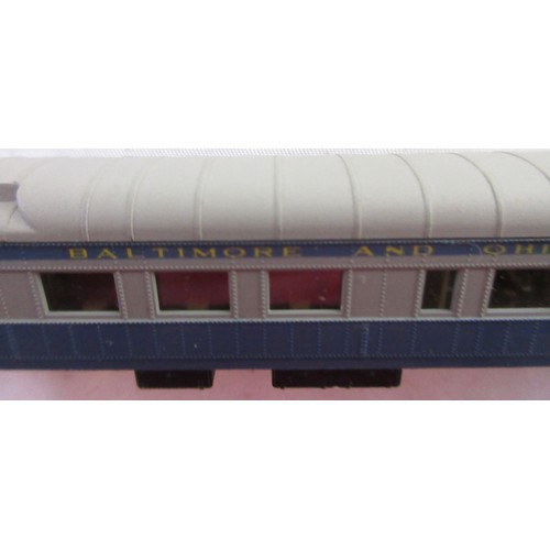 39 - Assorted collection of boxed American N gauge railway coaches mostly from Rivarossi, Atlas and Con-C... 