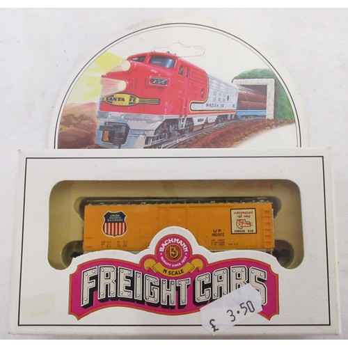 42 - Assorted collection of mostly boxed American N gauge rolling stock from Bachmann (1860 Old Timers), ... 