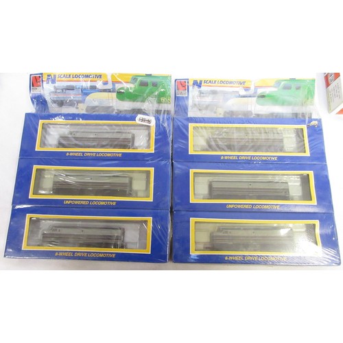 43 - Assorted collection of mostly American boxed N gauge locomotives/ rolling stock from various makers ... 