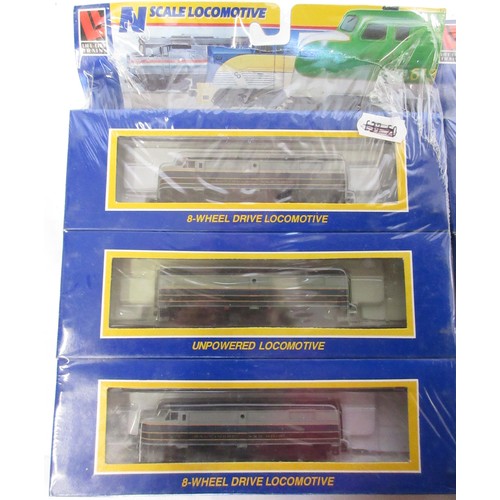 43 - Assorted collection of mostly American boxed N gauge locomotives/ rolling stock from various makers ... 