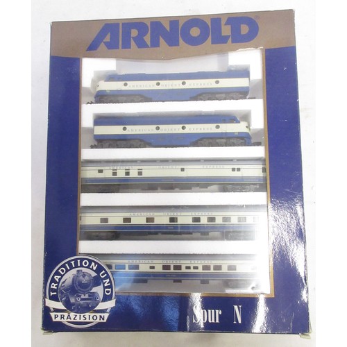 43 - Assorted collection of mostly American boxed N gauge locomotives/ rolling stock from various makers ... 