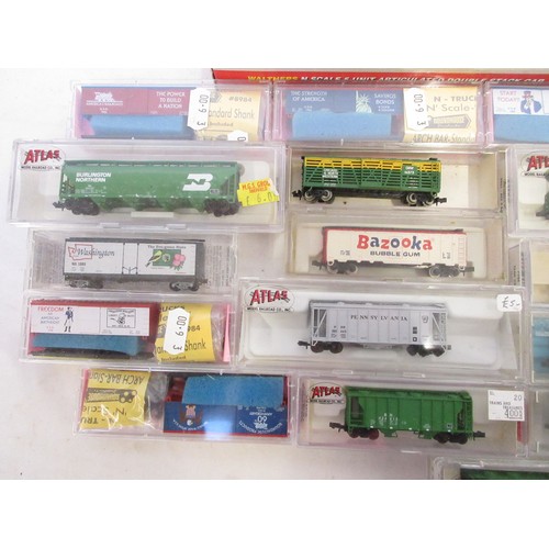 44 - Assorted collection of mostly American boxed N gauge rolling stock mostly from various makers incl. ... 
