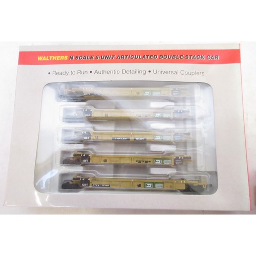 44 - Assorted collection of mostly American boxed N gauge rolling stock mostly from various makers incl. ... 