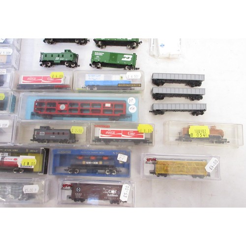 45 - Assorted collection of mostly American boxed N gauge rolling stock mostly from various makers incl. ... 