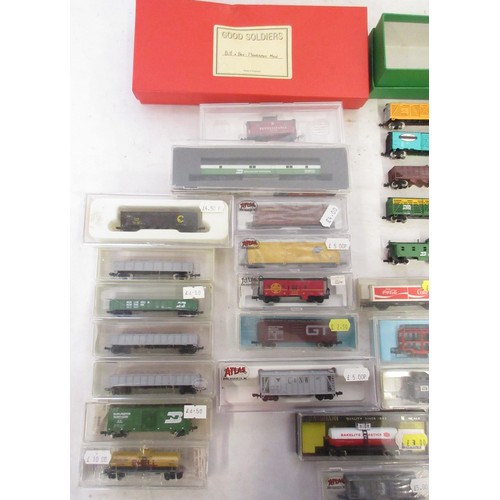 45 - Assorted collection of mostly American boxed N gauge rolling stock mostly from various makers incl. ... 