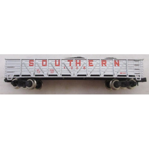 46 - Assorted collection of mostly American boxed N gauge rolling stock mostly from various makers incl. ... 