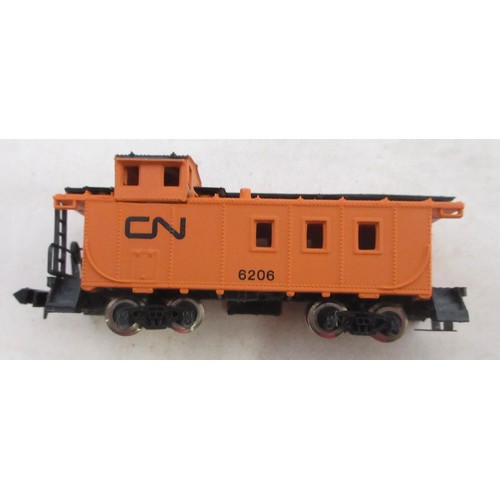 46 - Assorted collection of mostly American boxed N gauge rolling stock mostly from various makers incl. ... 