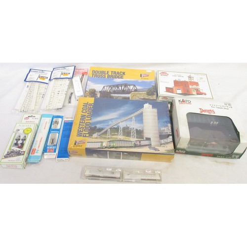47 - Collection of mostly N gauge model railway accessories in storage drawers to incl. Model Power track... 